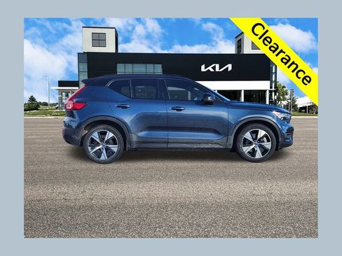 Used 2022 Volvo XC40 P8 Recharge Plus image 1