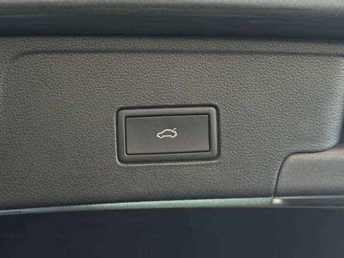 Used 2025 Volkswagen Atlas Cross Sport SE image 26