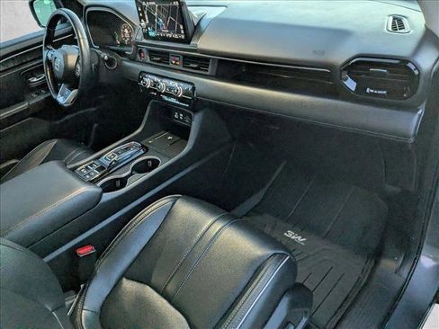 Used 2025 Honda Pilot Elite image 26