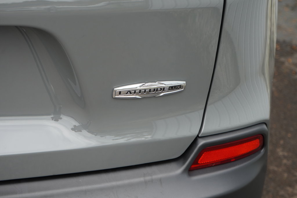 Used 2021 Jeep Cherokee Latitude Lux w/ Comfort/Convenience Group AWD/4WD image 8