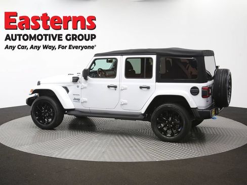 Used 2022 Jeep Wrangler Unlimited Sahara w/ Cold Weather Group AWD/4WD image 63