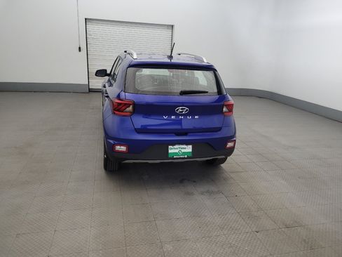 Used 2024 Hyundai Venue SEL FWD image 6