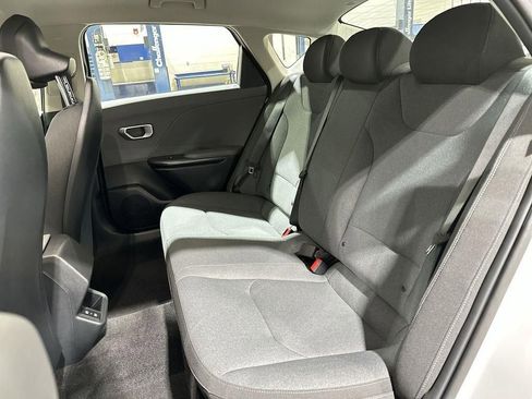 New 2025 Kia K4 LX image 24