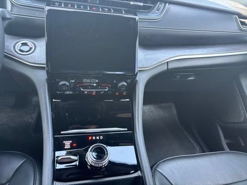Certified 2024 Jeep Grand Cherokee L Limited w/ Black Appearance Package AWD/4WD image 18
