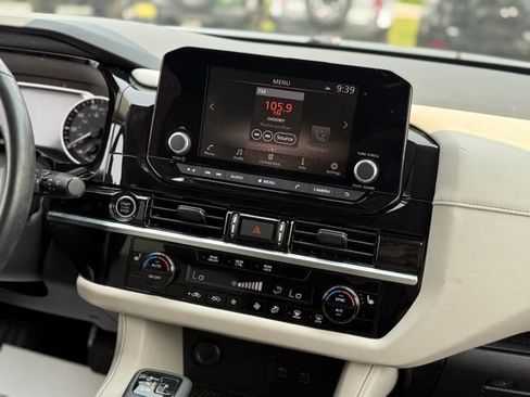 Used 2022 Nissan Pathfinder SV image 22