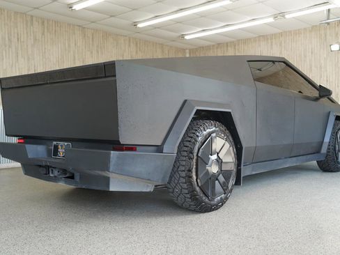 Used 2024 Tesla Cybertruck AWD Crew Cab image 10