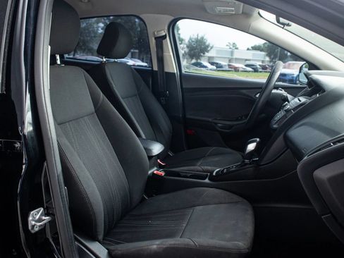 Used 2017 Ford Focus SE FWD image 14
