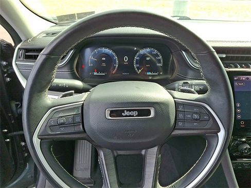 Used 2022 Jeep Grand Cherokee Limited image 19