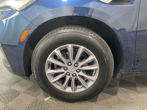 Used 2024 Buick Enclave Essence AWD/4WD image 10