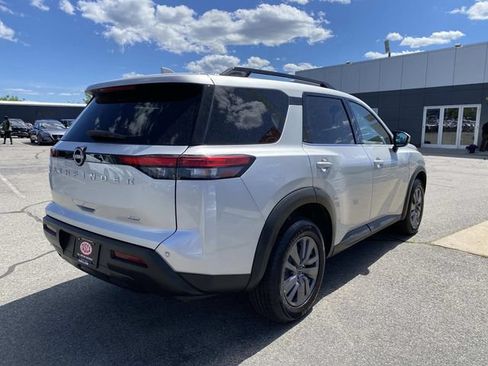 Used 2025 Nissan Pathfinder SV AWD/4WD image 6