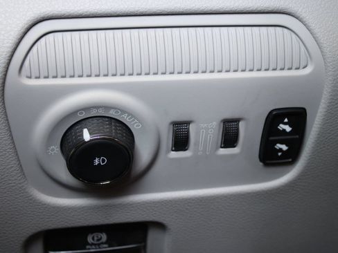 Used 2024 Jeep Wagoneer L Series II RWD image 34