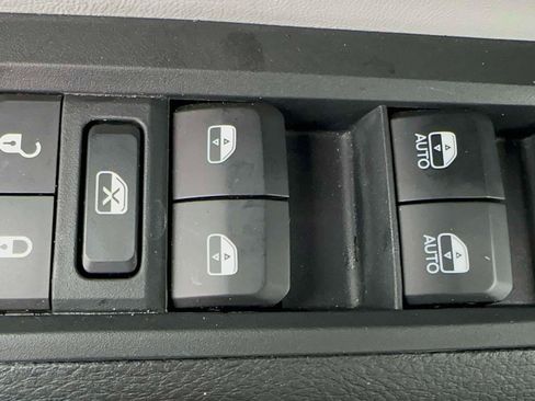 Used 2025 Jeep Compass Limited image 14