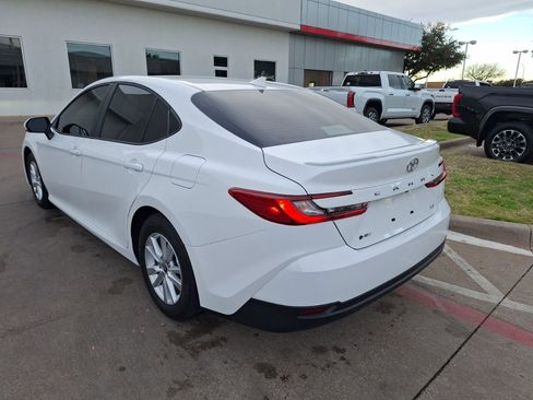 Used 2026 Toyota Camry LE w/ Convenience Package image 4