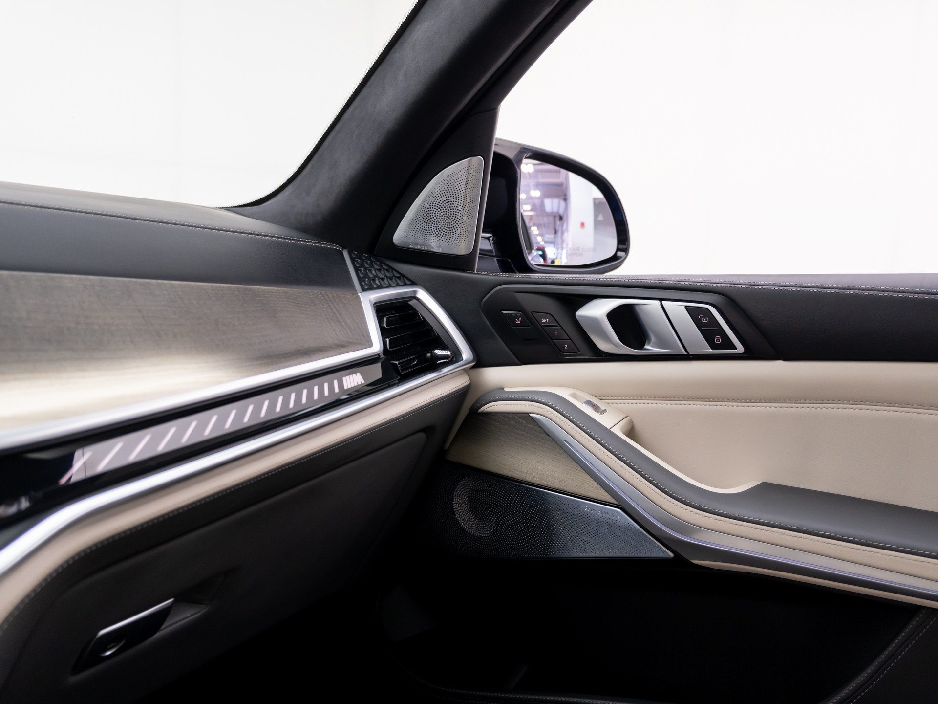 Certified 2025 BMW X7 M60i AWD/4WD image 29
