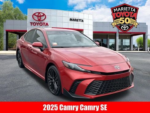 Certified 2025 Toyota Camry SE image 1