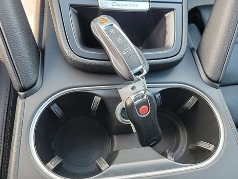 Used 2022 Porsche Cayenne image 34