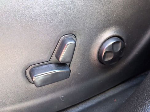 Used 2016 Jeep Cherokee Limited image 18