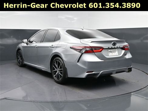 Used 2024 Toyota Camry SE image 5