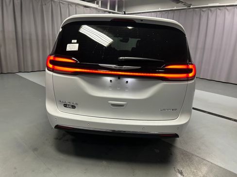 New 2026 Chrysler Pacifica Limited image 6