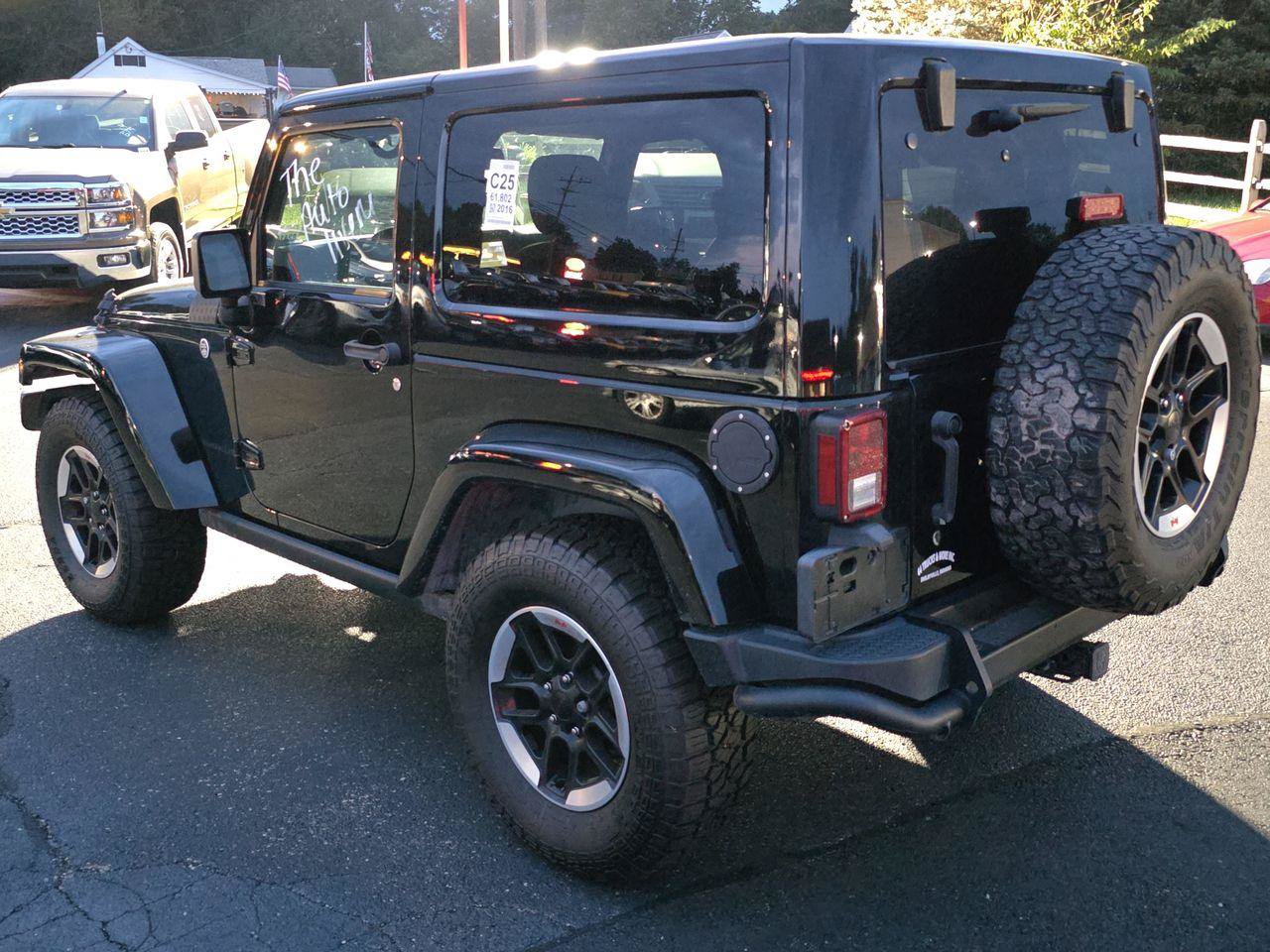 Used 2016 Jeep Wrangler Sahara AWD/4WD image 2