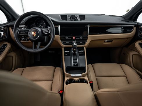 Certified 2026 Porsche Macan AWD/4WD image 12