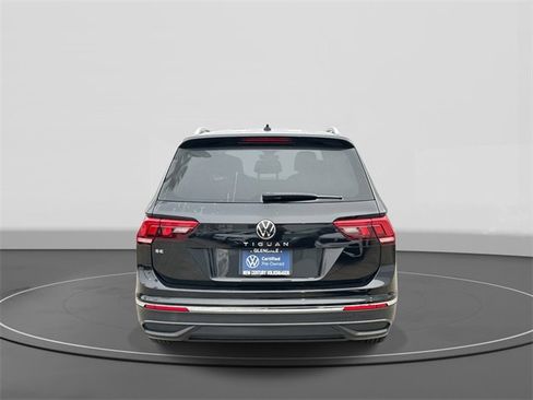Certified 2022 Volkswagen Tiguan SE w/ Panoramic Sunroof Package image 4