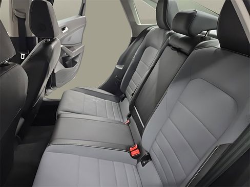 Used 2025 Volkswagen Jetta SE image 15