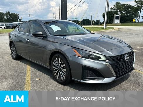 Used 2025 Nissan Altima 2.5 SV FWD image 3