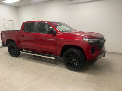Used 2025 Chevrolet Colorado Z71 w/ Technology Package AWD/4WD image 6