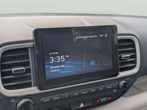 Used 2023 Hyundai Venue Limited image 36