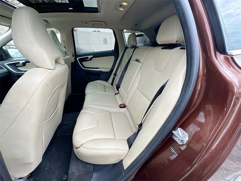 Used 2016 Volvo XC60 T6 w/ Proximity Package image 26