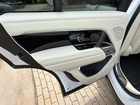 Used 2025 Land Rover Range Rover SE AWD/4WD image 22