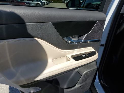 New 2026 Lincoln Corsair Premiere image 9