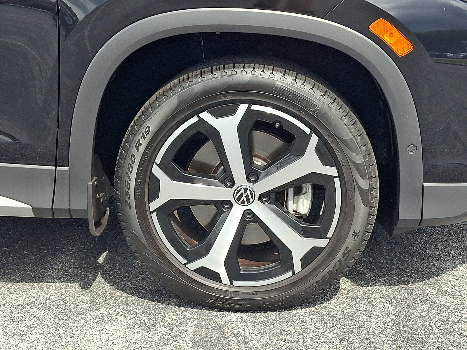 Used 2025 Volkswagen Tiguan SE AWD/4WD image 9