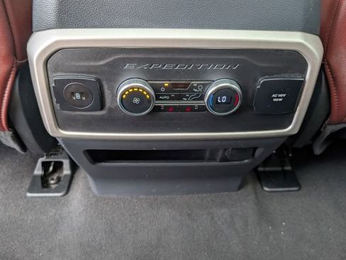 Used 2024 Ford Expedition Limited image 9