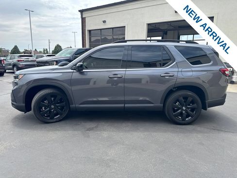 Used 2025 Honda Pilot Black Edition image 4