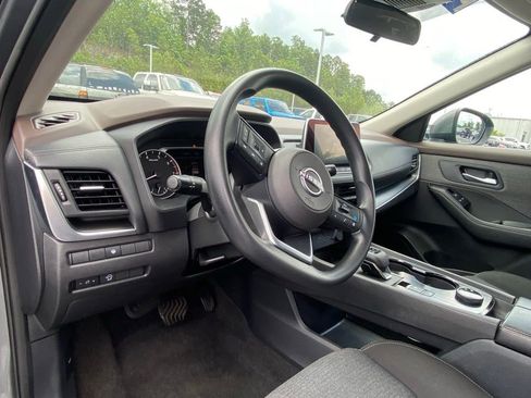 Used 2023 Nissan Rogue SV AWD/4WD image 9