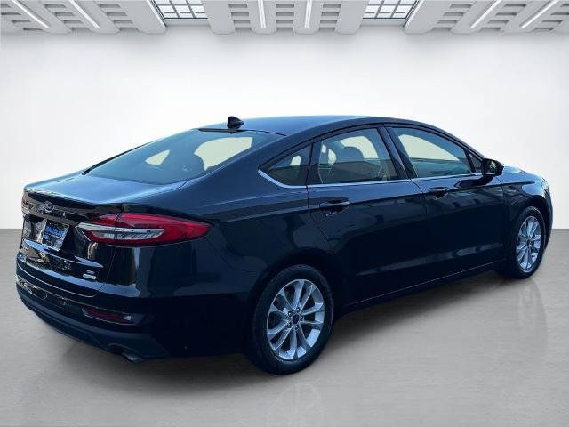 Certified 2020 Ford Fusion SE FWD image 3