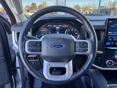 Used 2024 Ford Expedition XLT image 6