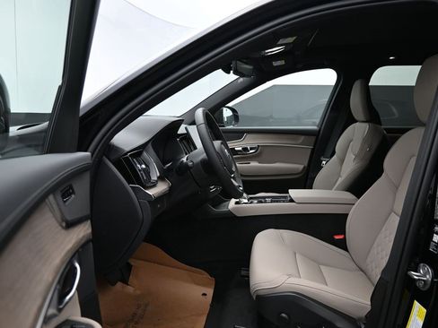 New 2026 Volvo XC90 B5 Core image 11