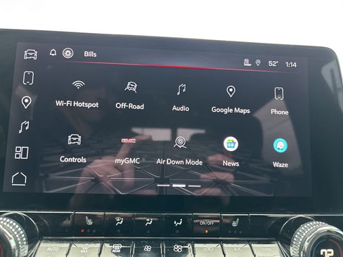 Used 2024 GMC Canyon AT4 w/ Technology Package image 26