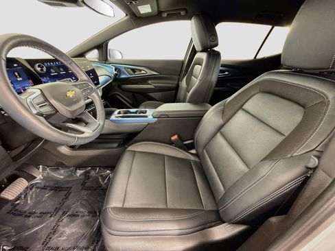 Used 2025 Chevrolet Equinox EV LT w/ Convenience Package FWD image 23