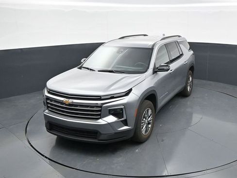 Used 2024 Chevrolet Traverse LT FWD image 28