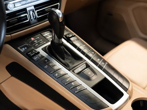 Certified 2020 Porsche Macan AWD/4WD image 22