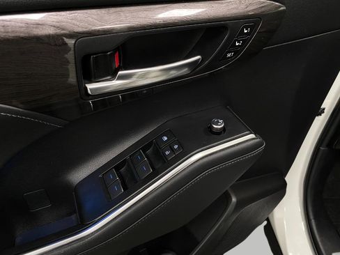 Used 2021 Toyota Highlander Limited image 34