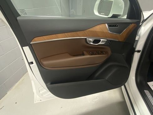 Certified 2024 Volvo XC90 T8 Plus w/ Protection Package Premier image 7