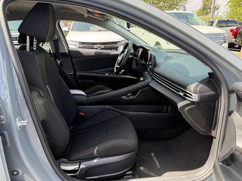 Used 2022 Hyundai Elantra SEL FWD image 16