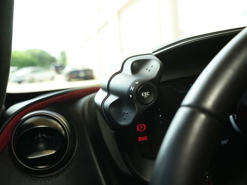Used 2024 McLaren 750S Spider RWD image 31