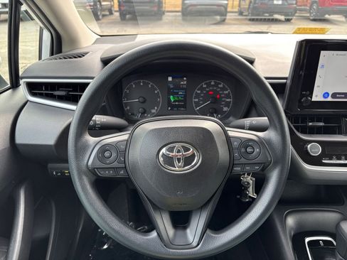 Used 2025 Toyota Corolla LE image 34