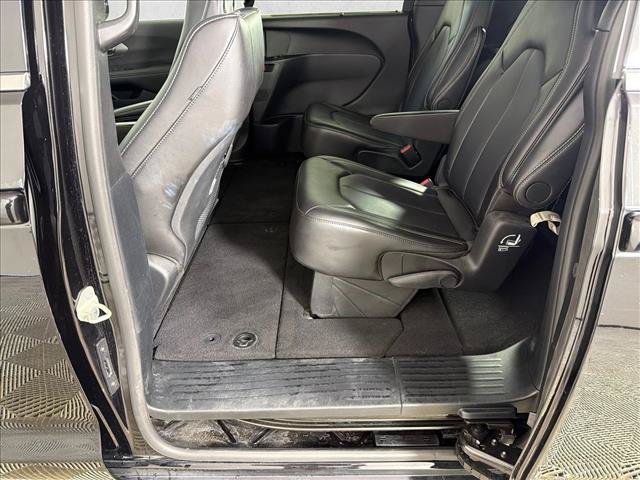 Used 2025 Chrysler Pacifica Select FWD image 20